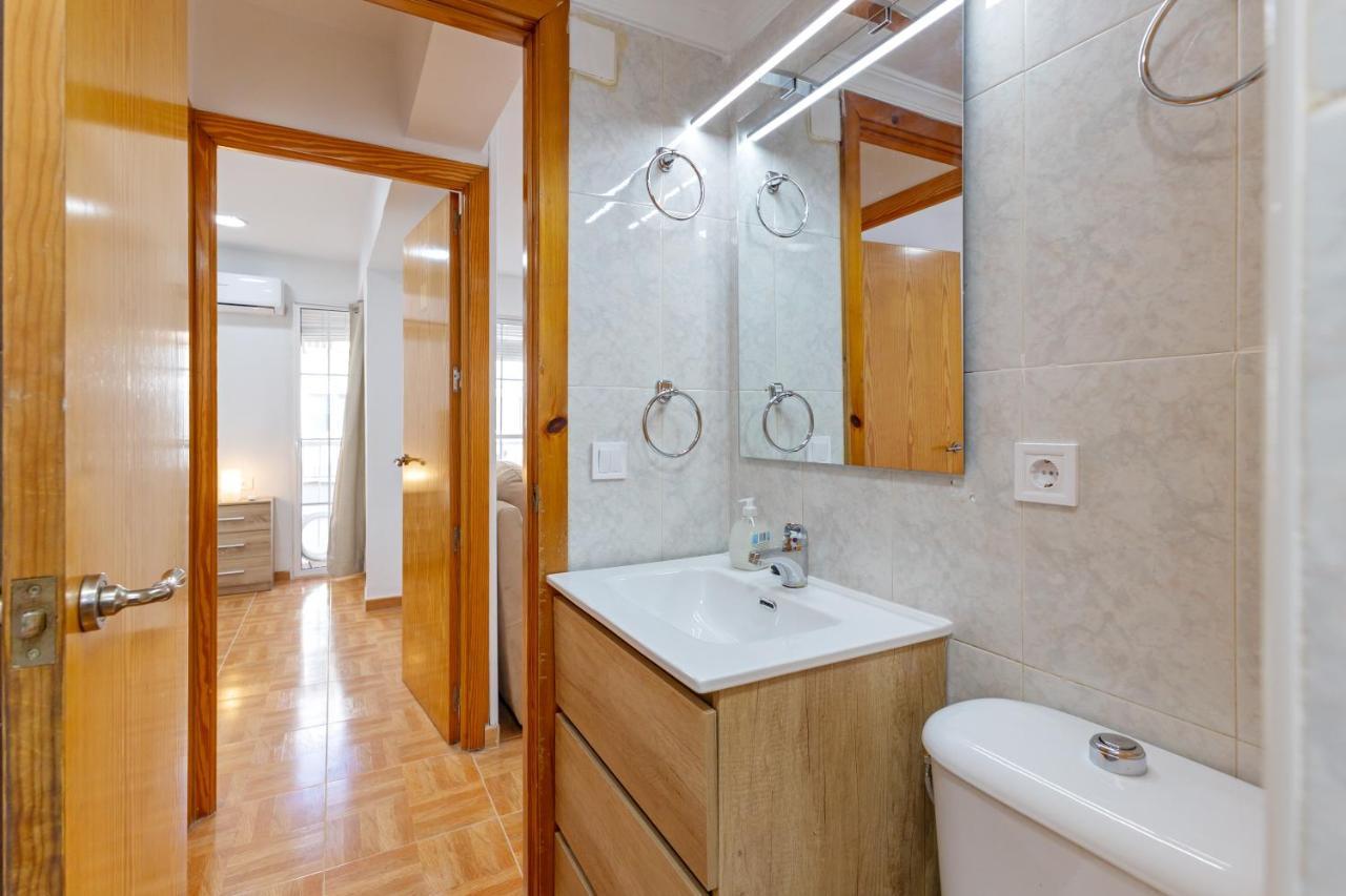 Charming 2 Bedroom Apartment At Triana Center By Oui Севилья Экстерьер фото